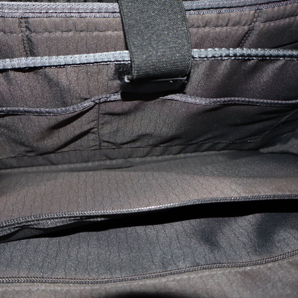 Tumi T-Tech Presidio Macarthur Wheeled Compact Laptop Briefcase Style 67102D - Picture 11 of 15